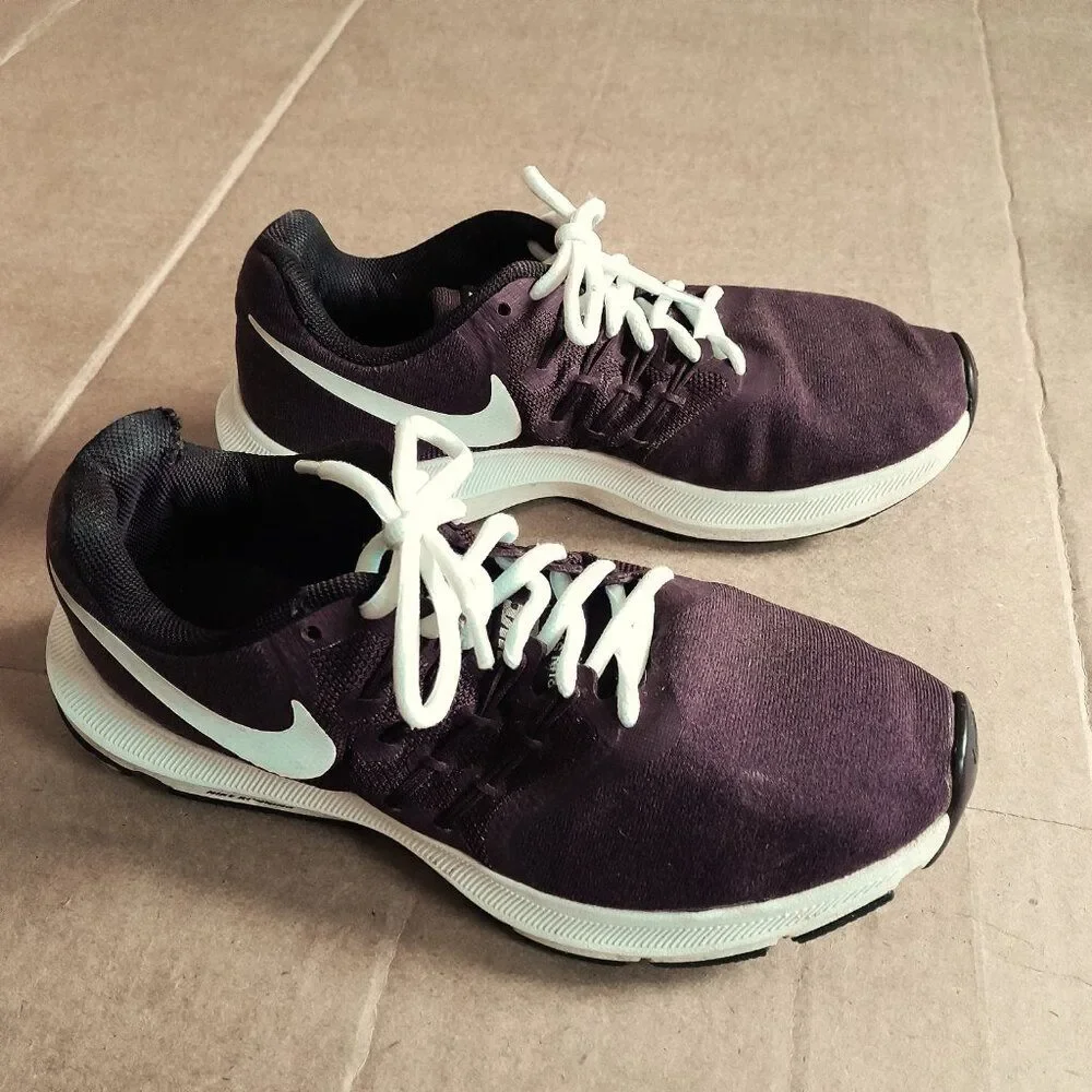Nike Women’s Brown Running Low Top Sneakers Shoes Size 6